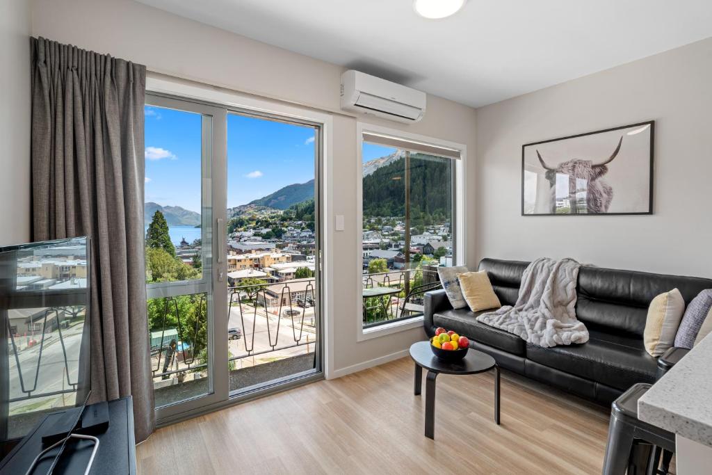 Central Location - 2 Bedroom Aptmt with Lake View, Queenstown