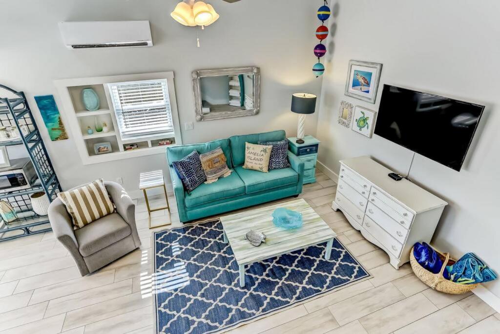 Turtle Loft - Charming Oceanfront Loft - Multiple Decks - Private Beach Access, Fernandina Beach