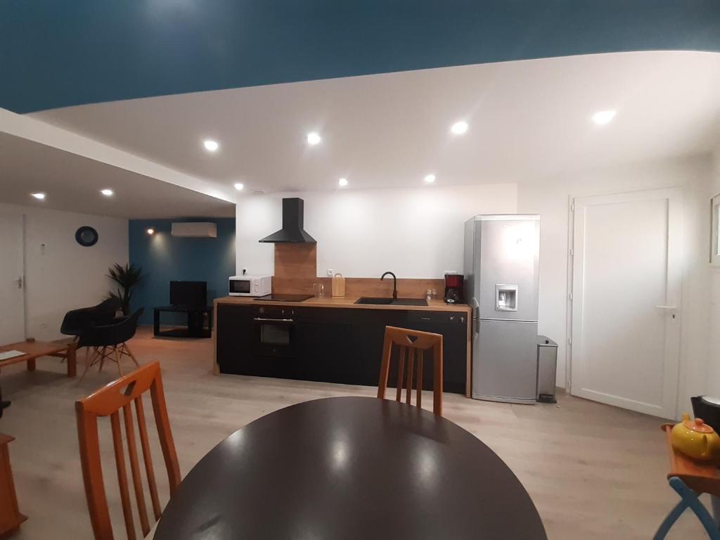 Appartement 50m2 rez de chaussée en plein centre ville garage gratuit - 4