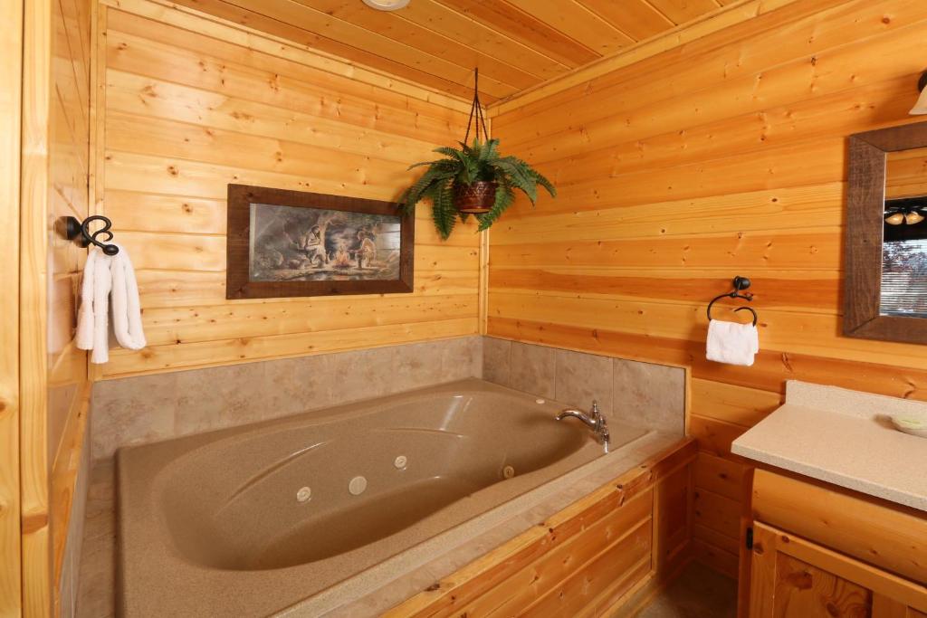 Howling Wolf by Eden Crest Vacation Rentals, Sevierville