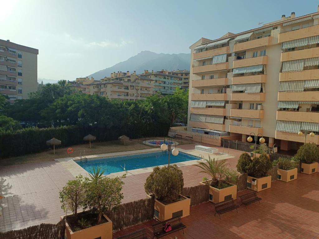 luxury homes Marbella sun beach and pool - 1