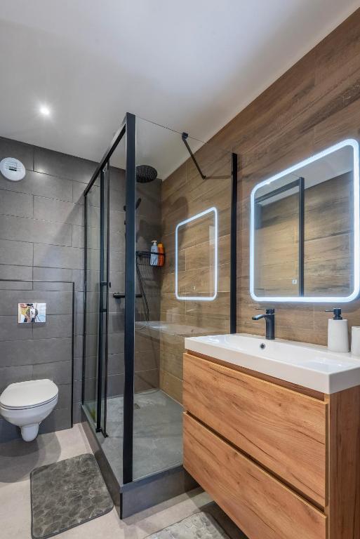 Suites Kerlarros Clim et Parking face Gare et Port - 2