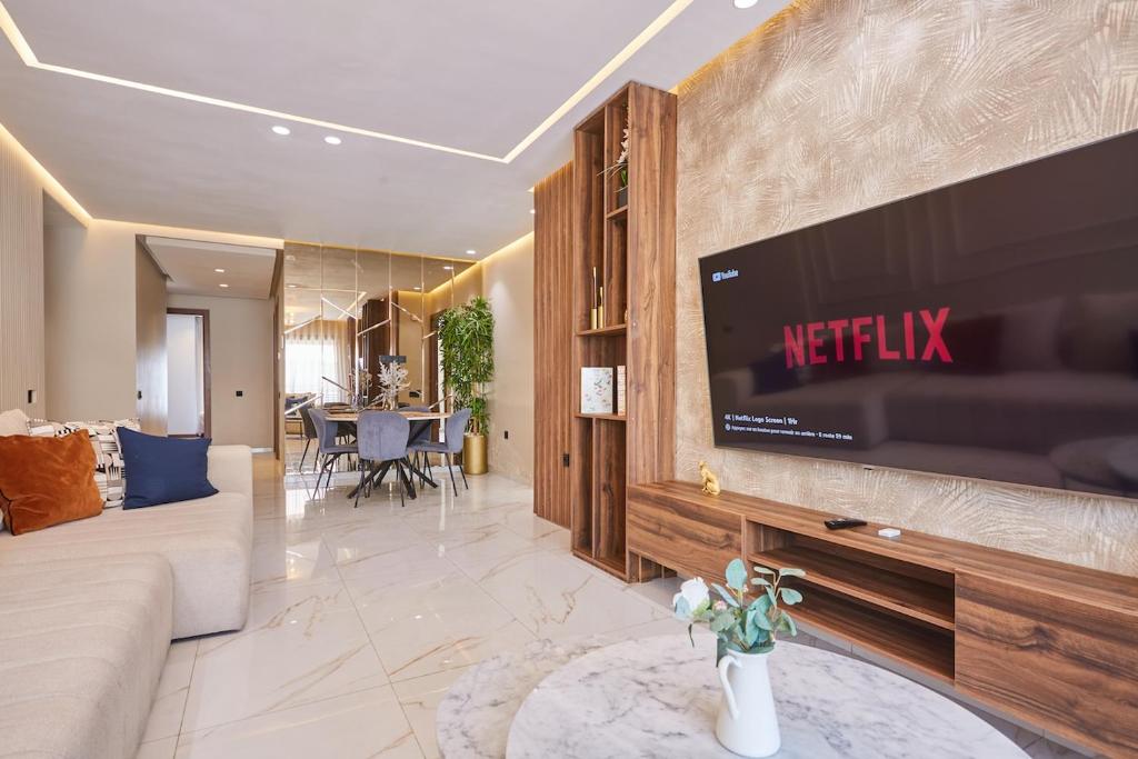 Discover Casablanca Stay in our 3-Bed Gem with Parking, Casablanca