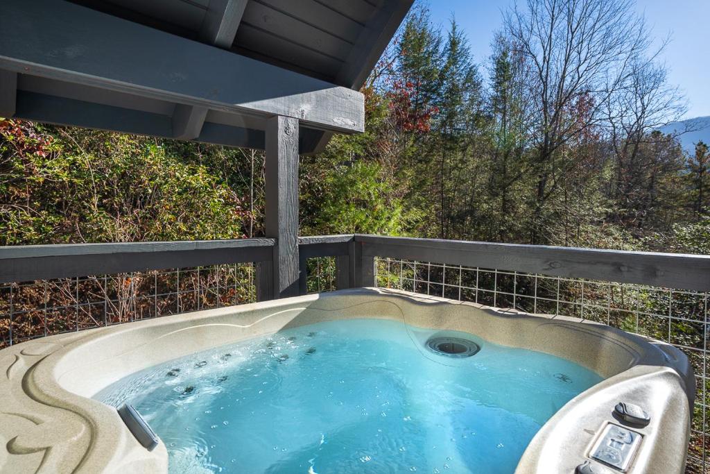 Serenity Studio by Stony Brook Cabins, Gatlinburg