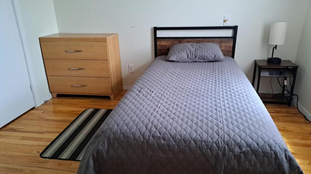 Le1226-Private Room 6 with Free WIFI and Parking, Edmundston