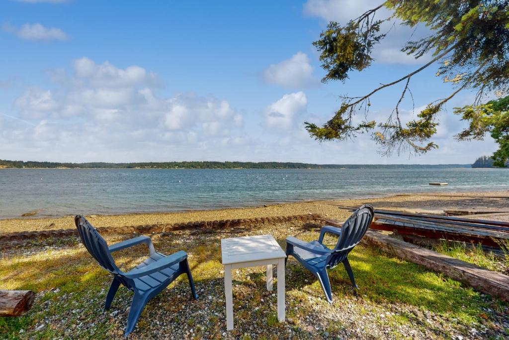 Tranquil Treasure, Lakebay