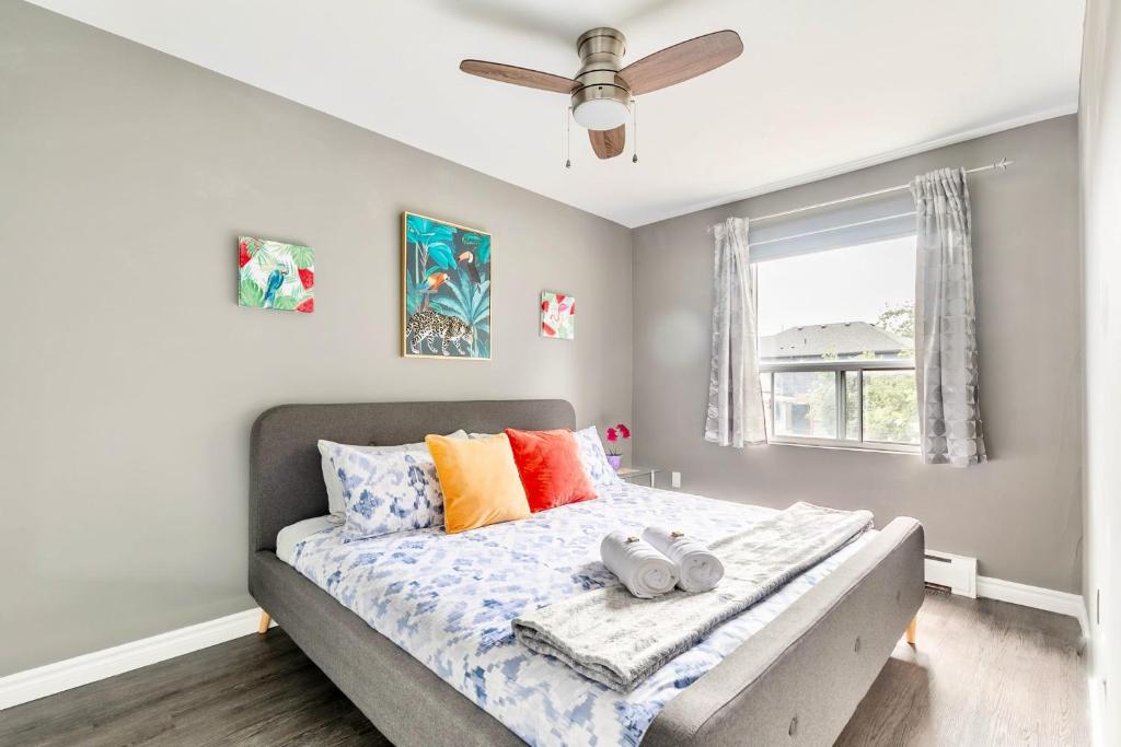 Modern 2BR - King Bed Apartment - PRIME Location, Hamilton