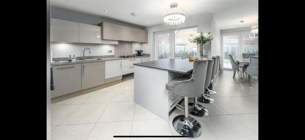 Luxury Durham Home in DH1, Free Parking, No Fees, Durham