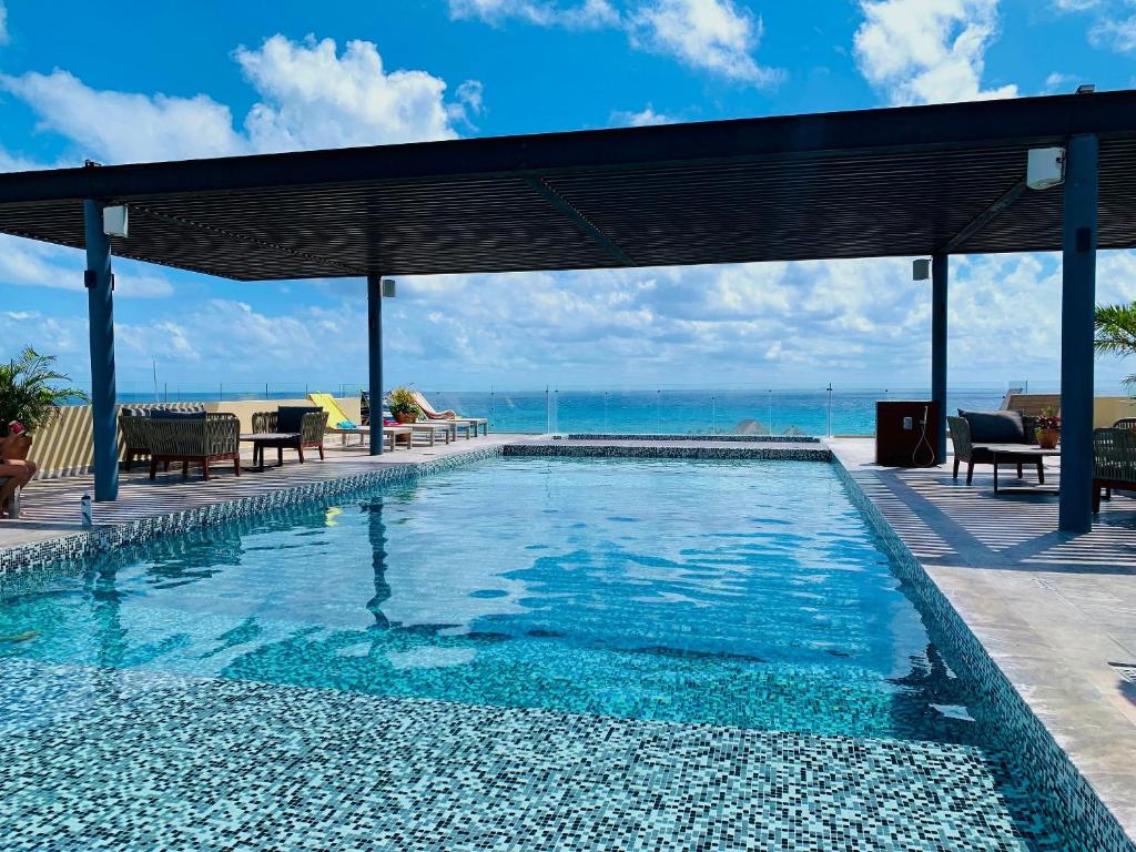 1 block from beach 2BR pool ocean view - 3