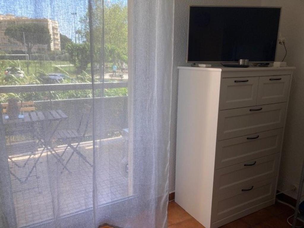 Studio climatisé au Lavandou avec parking, terrasse ensoleillée pour 4 - FR-1-308-198 - 3