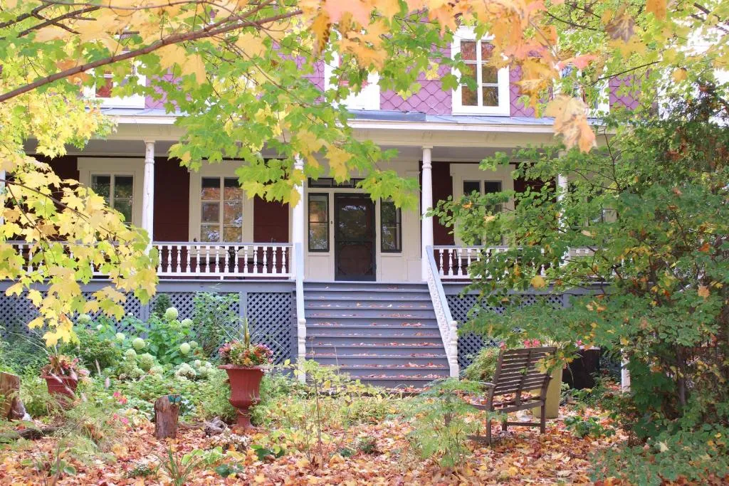 Auberge Comme au premier jour, hotel in Saint-Pacôme