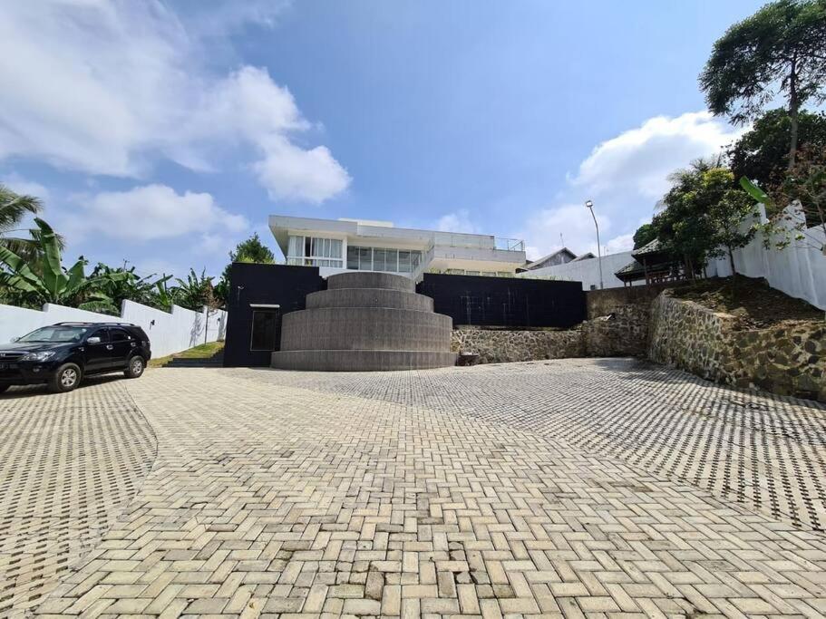 Montana Sense Villa Sentul 3BR - Mountainview