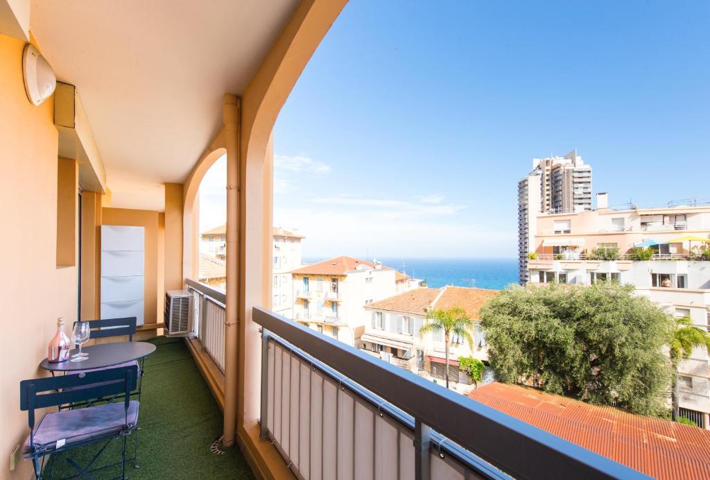 Monaco à pied - Spacieux appartement - Balcon - CA - 5