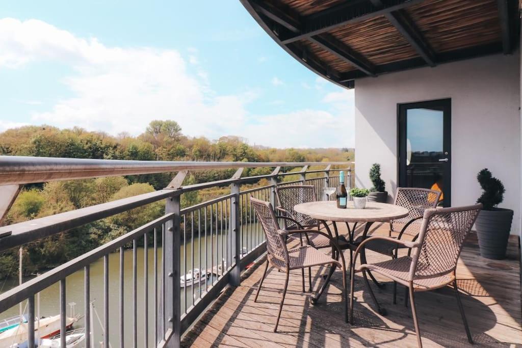 Bay View Apartment, by Solace Stays, Cardiff