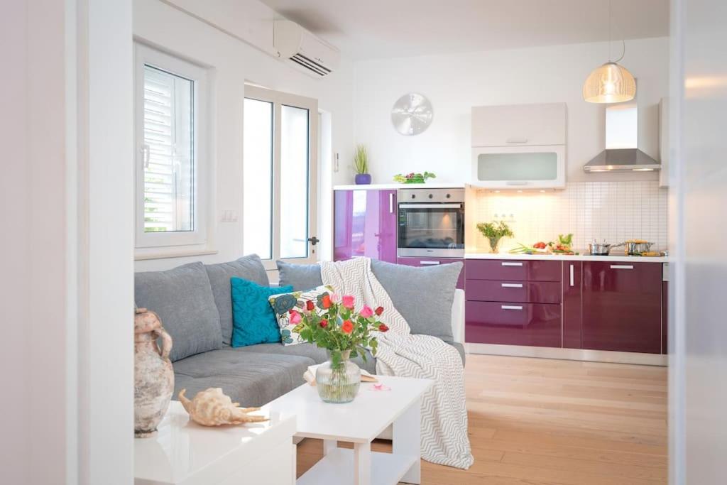 Seaview holiday home apt. with private terrace, Hvar