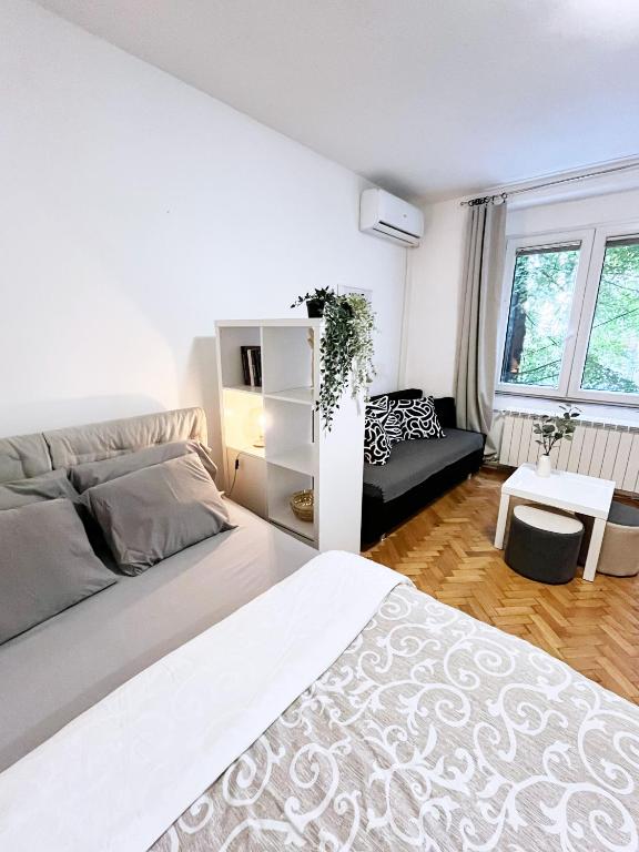 Fully Equipped - Cozy & Convenient City Apartment - 1