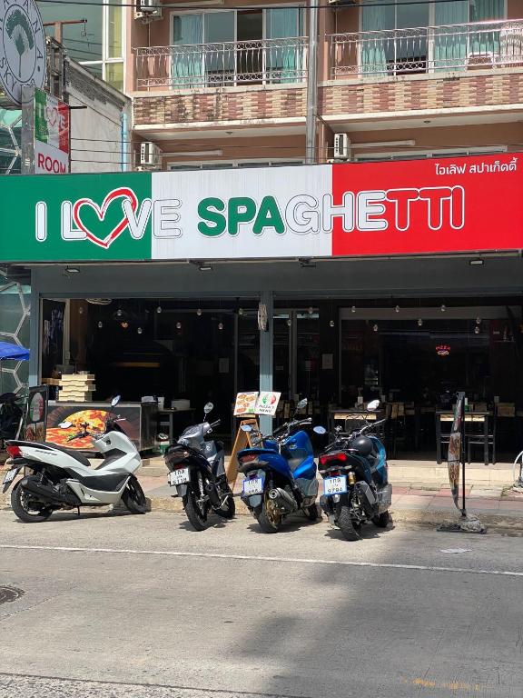 Ilovespaghetti, Pláž Patong