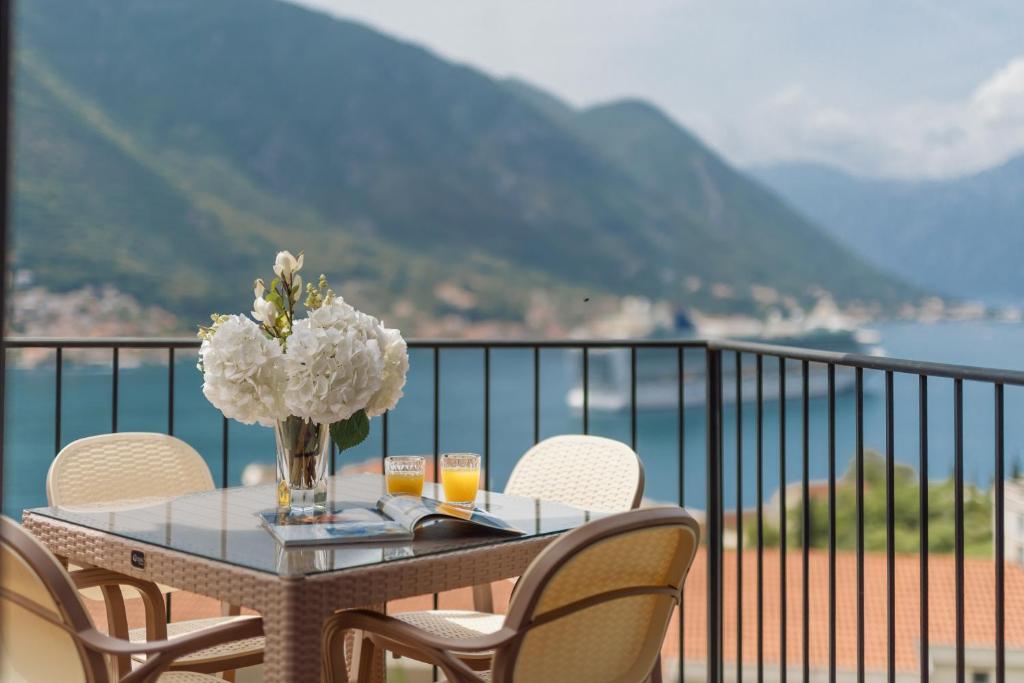 Gorgeous Apartment with Stunning Views - 2