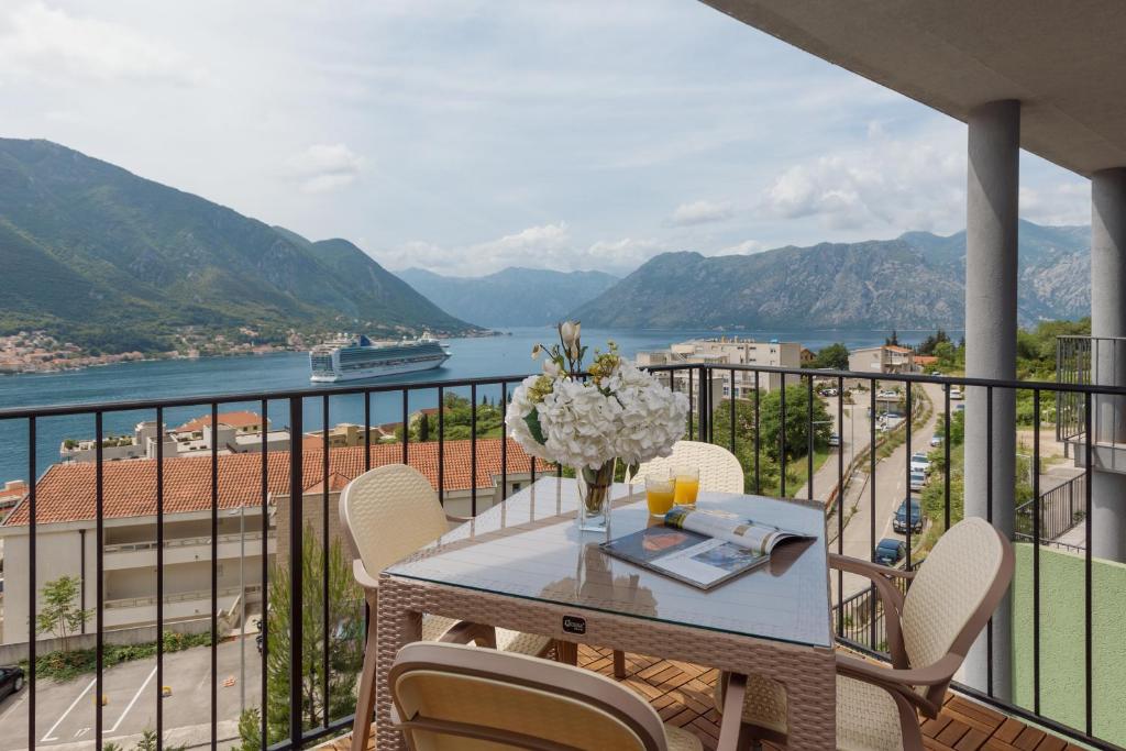 Gorgeous Apartment with Stunning Views - 3