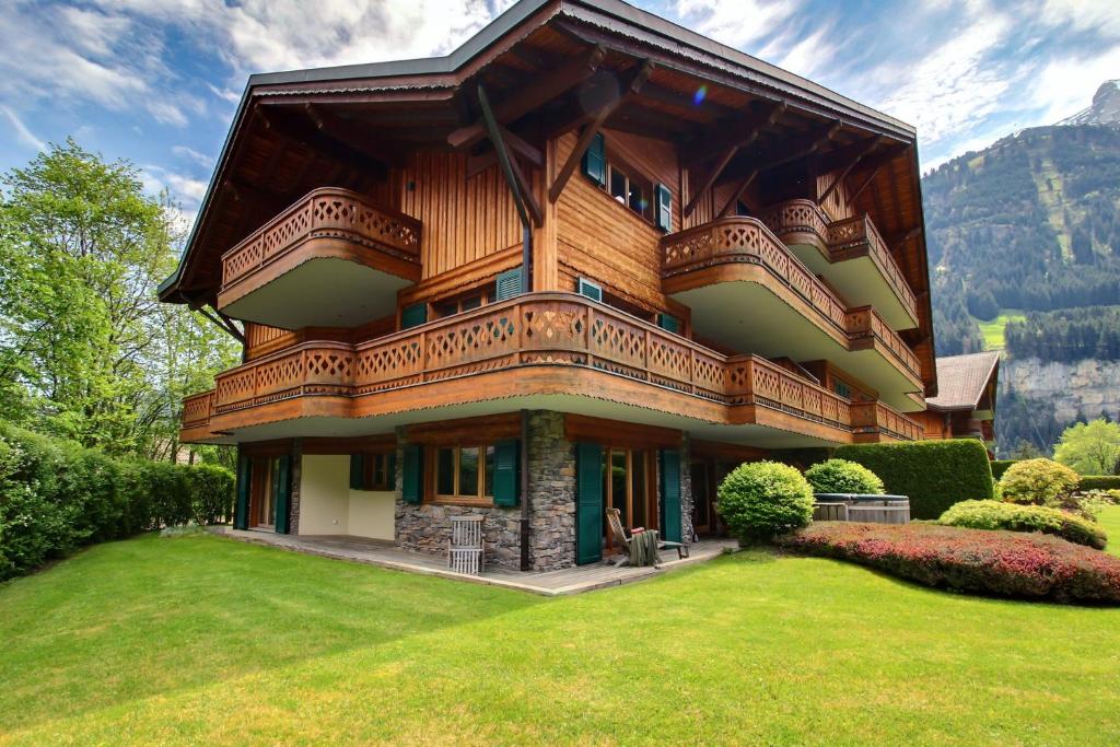 Hot tub and BBQ Lodge 1 - 4