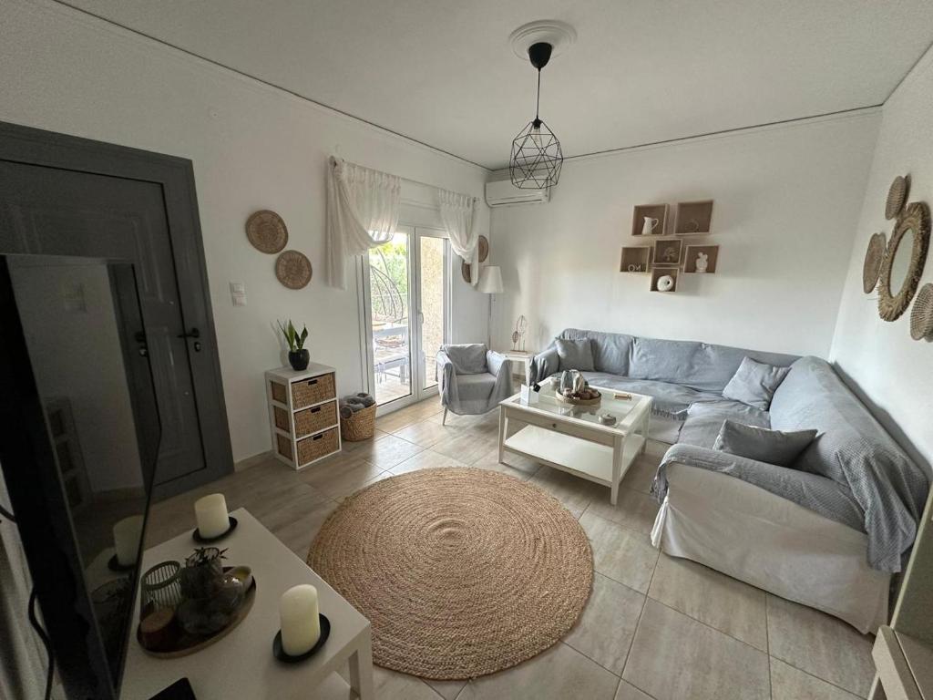 Labrini's House, Vélon