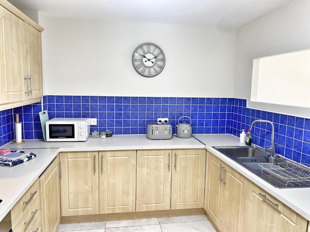 Steps away from Top Attractions, 2 Bed 2 Bath, Cathedral Quarter, Free Parking, Belfast