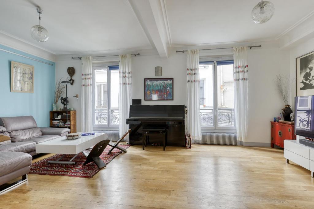 Large Duplex Flat in a Courtyard - Trendy Paris 10 - 4