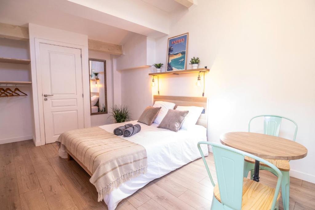 Parking inclus Vieil Antibes 200m mer Climatise Studio 2 personnes - 3