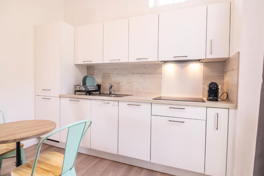 Parking inclus Vieil Antibes 200m mer Climatise Studio 2 personnes - 5