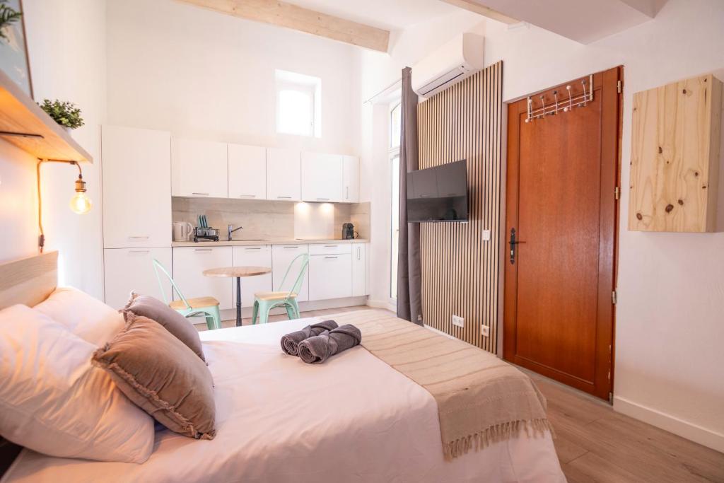 Parking inclus Vieil Antibes 200m mer Climatise Studio 2 personnes - 4