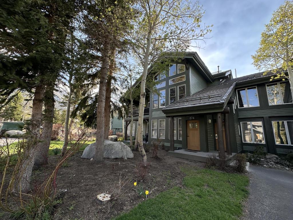 Snowcreek V #874 condo, Mammoth Lakes