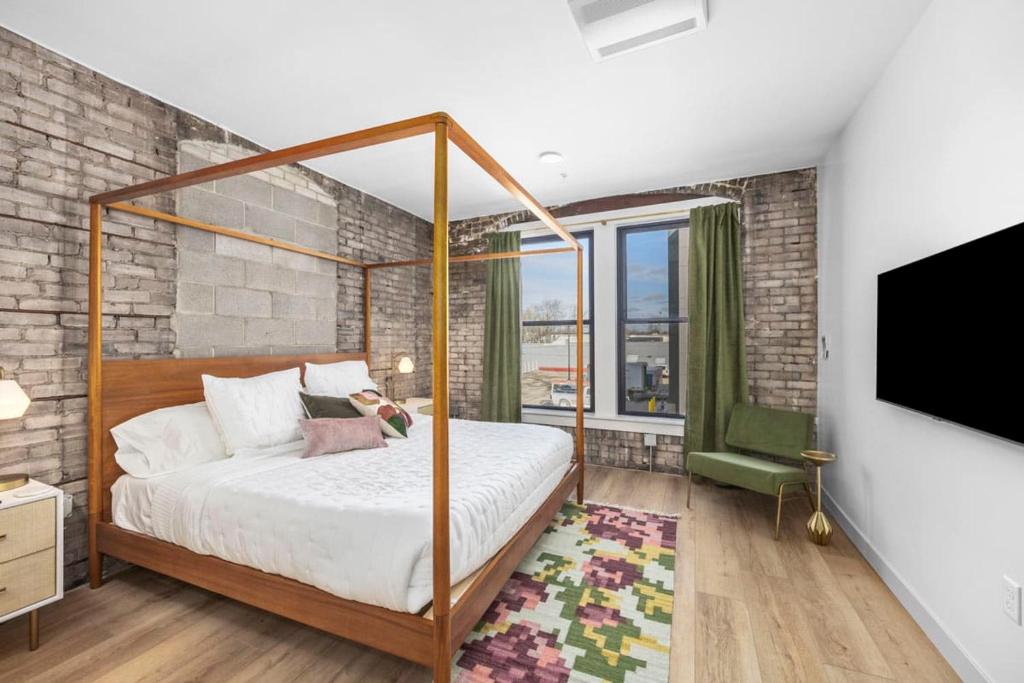 BlueJay Hotel, Grand Rapids