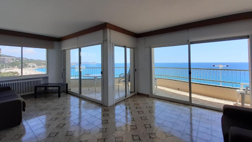 Espectacular apartamento sobre el mar con parking - 2
