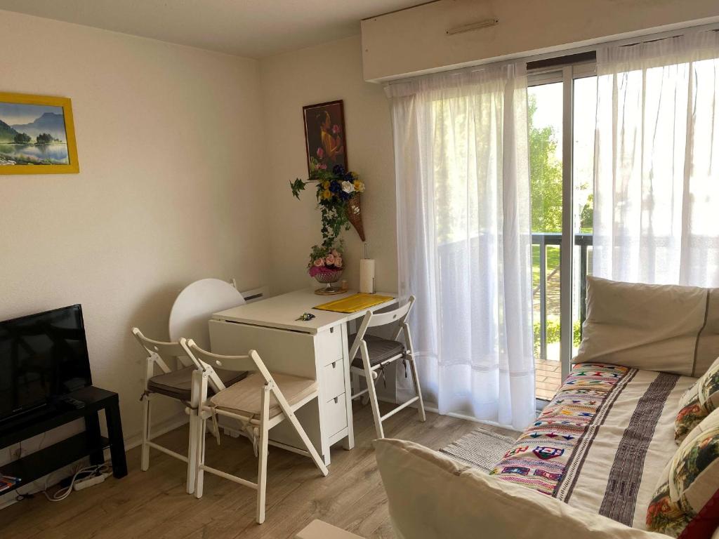 Appartement 2 pièces avec balcon et parking proche plage - FR-1-712-81 - 1