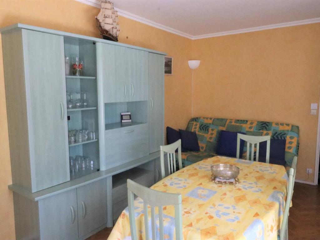Appartement T2 à Royan - Plage de Pontaillac - 2 adultes/2 enfants, terrasses, parking, proche commerces - FR-1-738-32 - 2