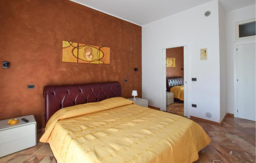 2 Bedroom Stunning Apartment In Reggio Calabria - 3