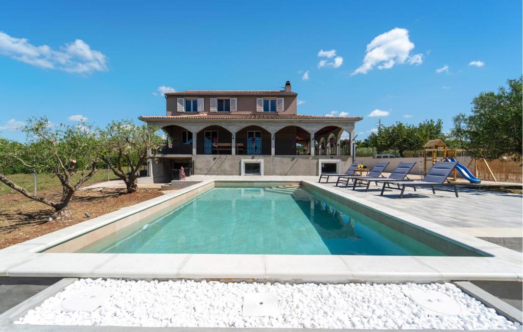 Lovely Home In Benkovac With Wifi, Benkovac