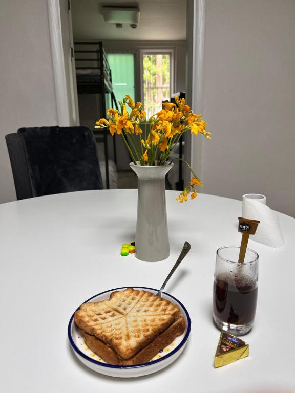 Bueno Day &#8211; Near Hongdae &#038; Historic Sites