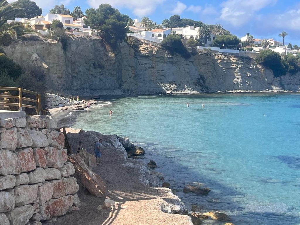 Calpe apartamento renovado a 3 min de la playa ,wifi,aire,parking,vistas comunitario - 2