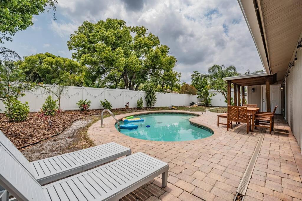 Coastal Getaway with RV-Boat parking and MIL suite, Palm Harbor