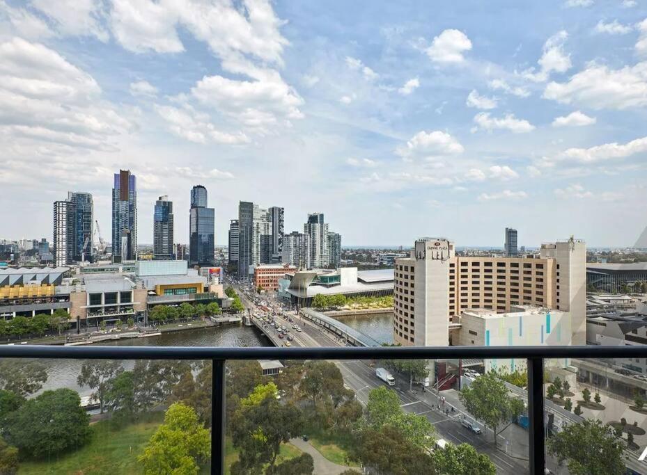 Spectecular VIEW Yarra River Crown Complex MCEC, Melbourne