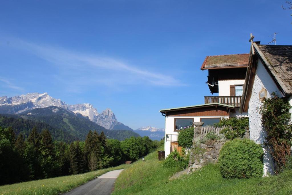 Pfeiffer Alm Garni mit Blick auf die Zugspitze - 4