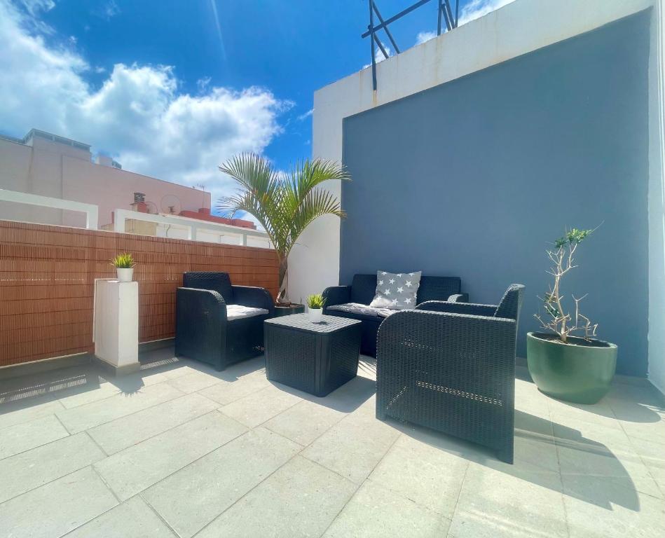 Sunny Terrace Apartment - 3