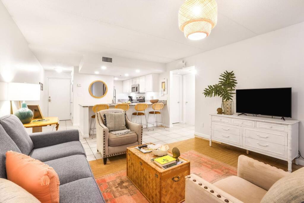 Sugar Beach153- 4 pools beachfront, Gulf Shores