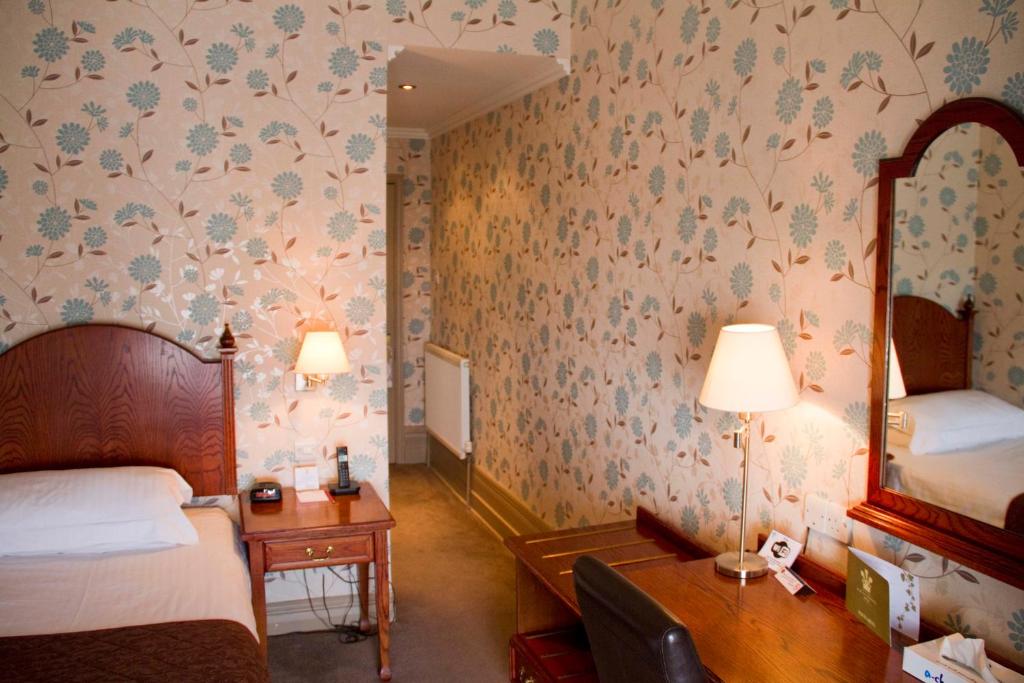 Duke Of Cornwall Hotel photo