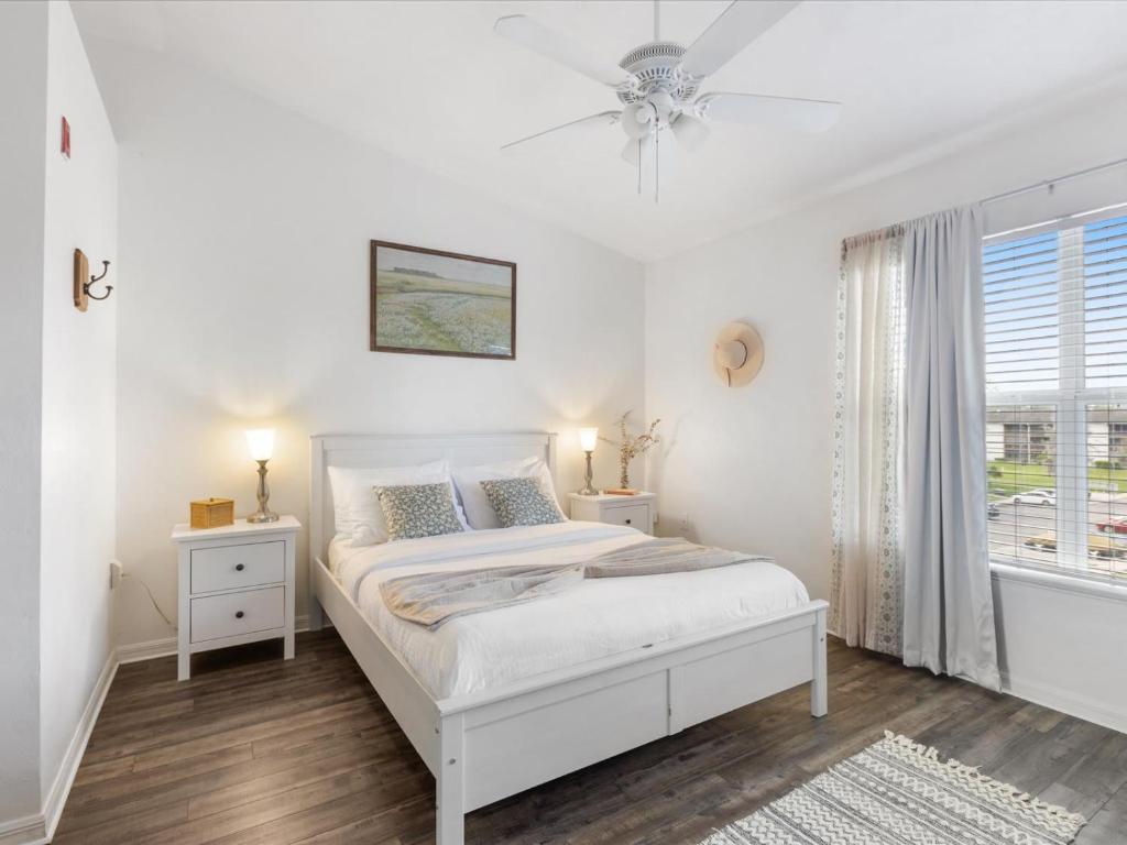 Convenient & Inviting - Fully-Equipped 2BD Condo, Gainesville