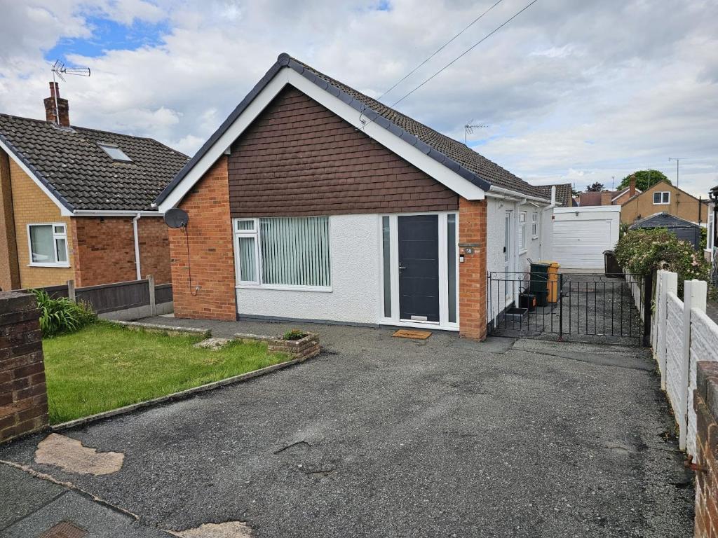 3-Beds Sleeps 6 Walking distance to Castle & Town, Abergele