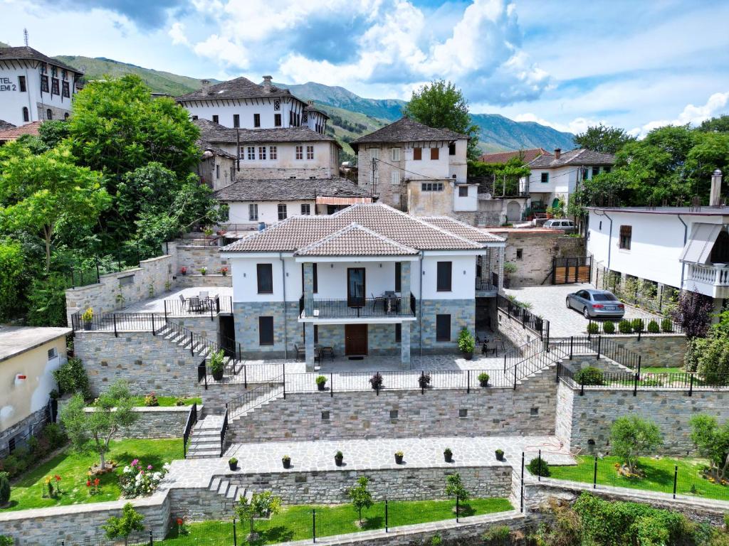 Castlefront Villa, Gjirokastër