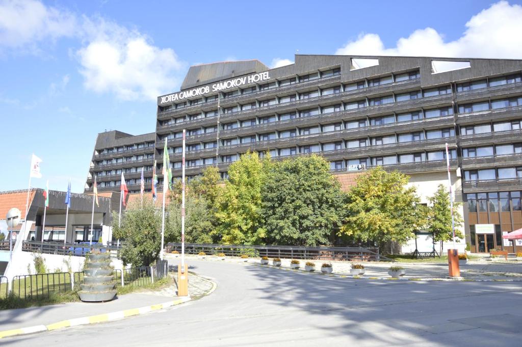 Hotel Samokov — Hotel building in Borovets, Sofia (province)