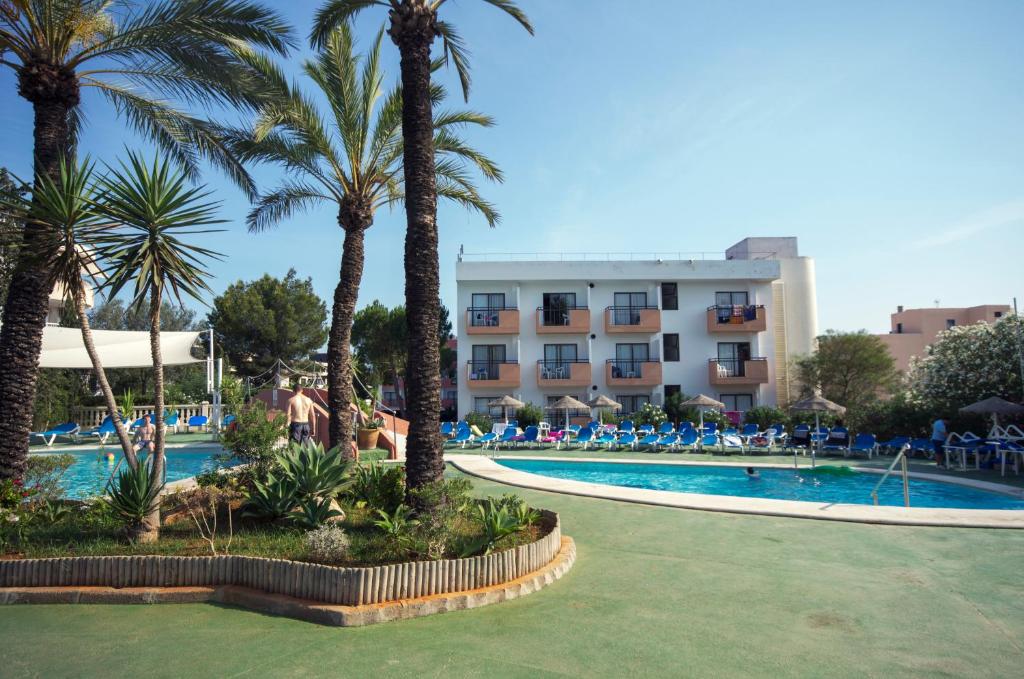 azuLine Hoteles Mar Amantis & II — Swimming pool in San Antonio, Balearic Islands